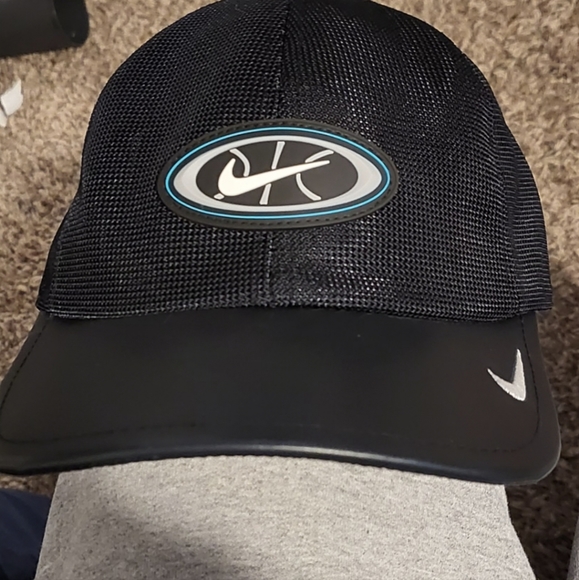 Nike hats - Picture 2 of 4